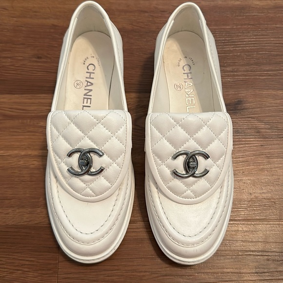 Chanel white Lambskin Quilted CC Turnlock Loafers - Picture 1 of 5